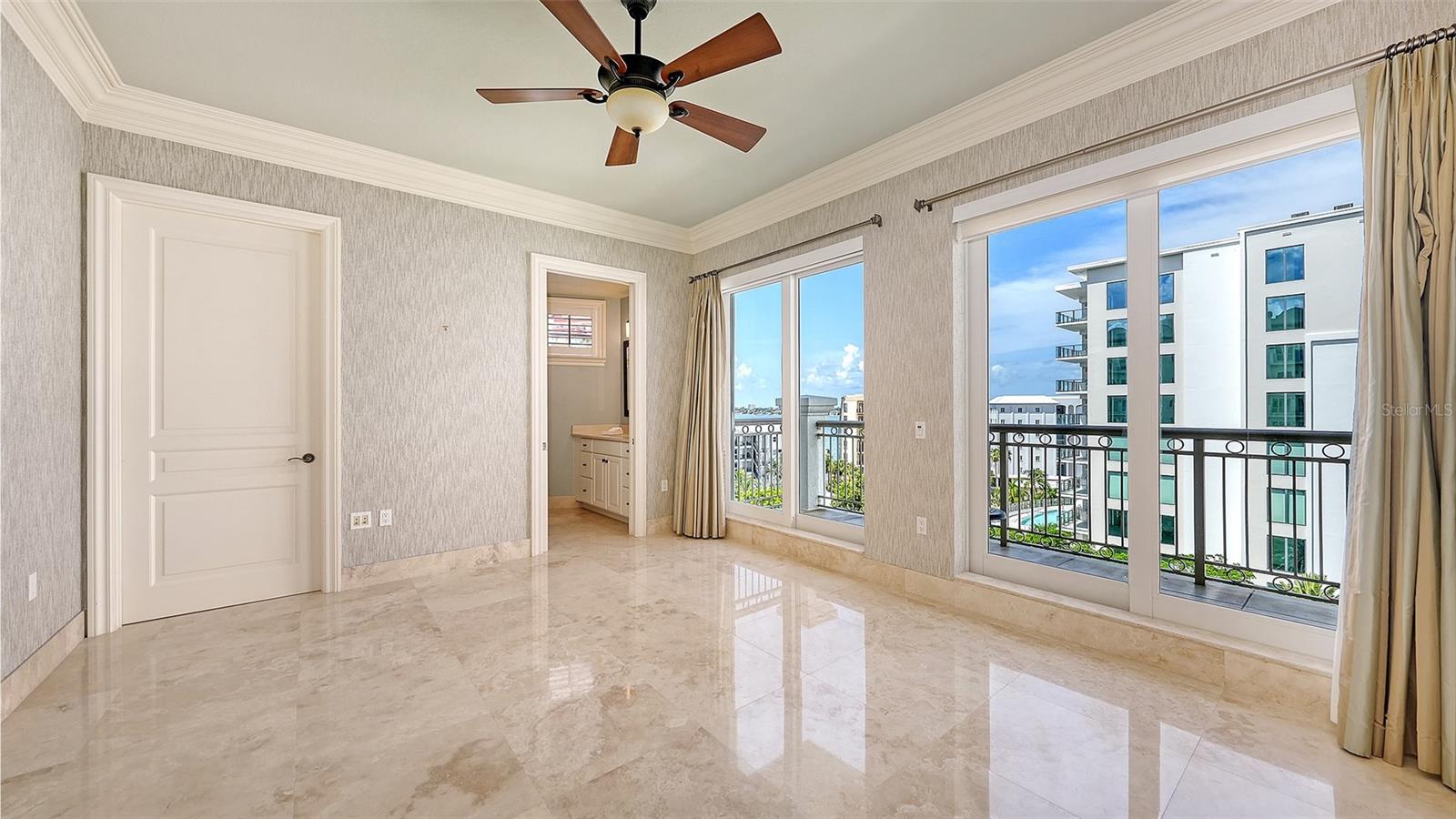 464 GOLDEN GATE PT #702