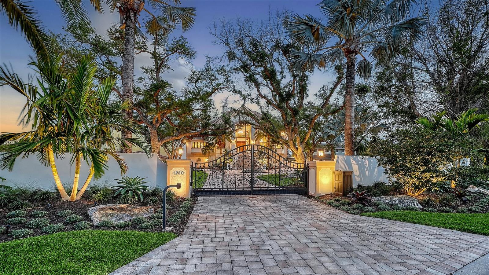 1240 HILLVIEW DR