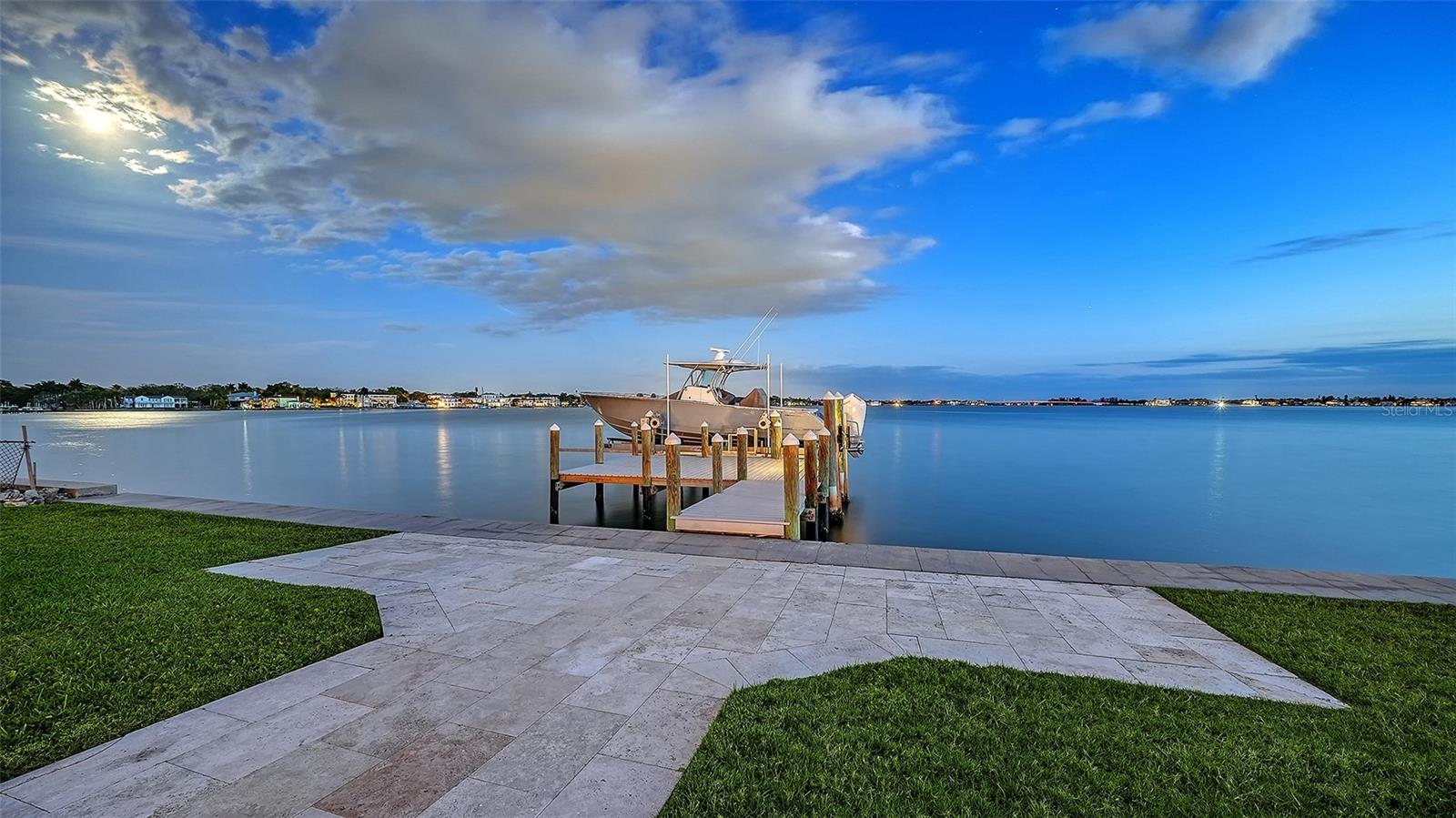 1240 HILLVIEW DR