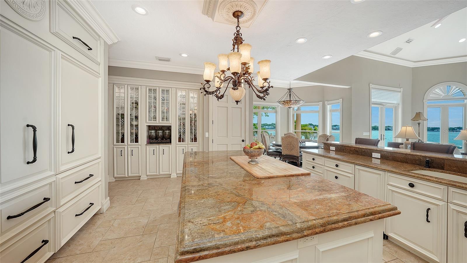 1240 HILLVIEW DR