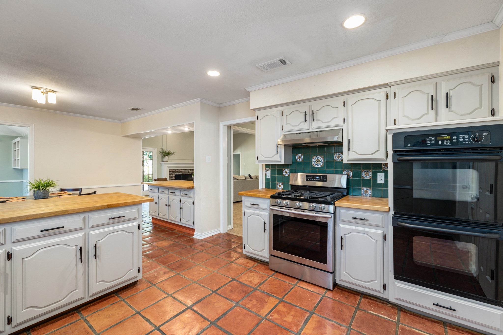 9923 Woodlake Drive