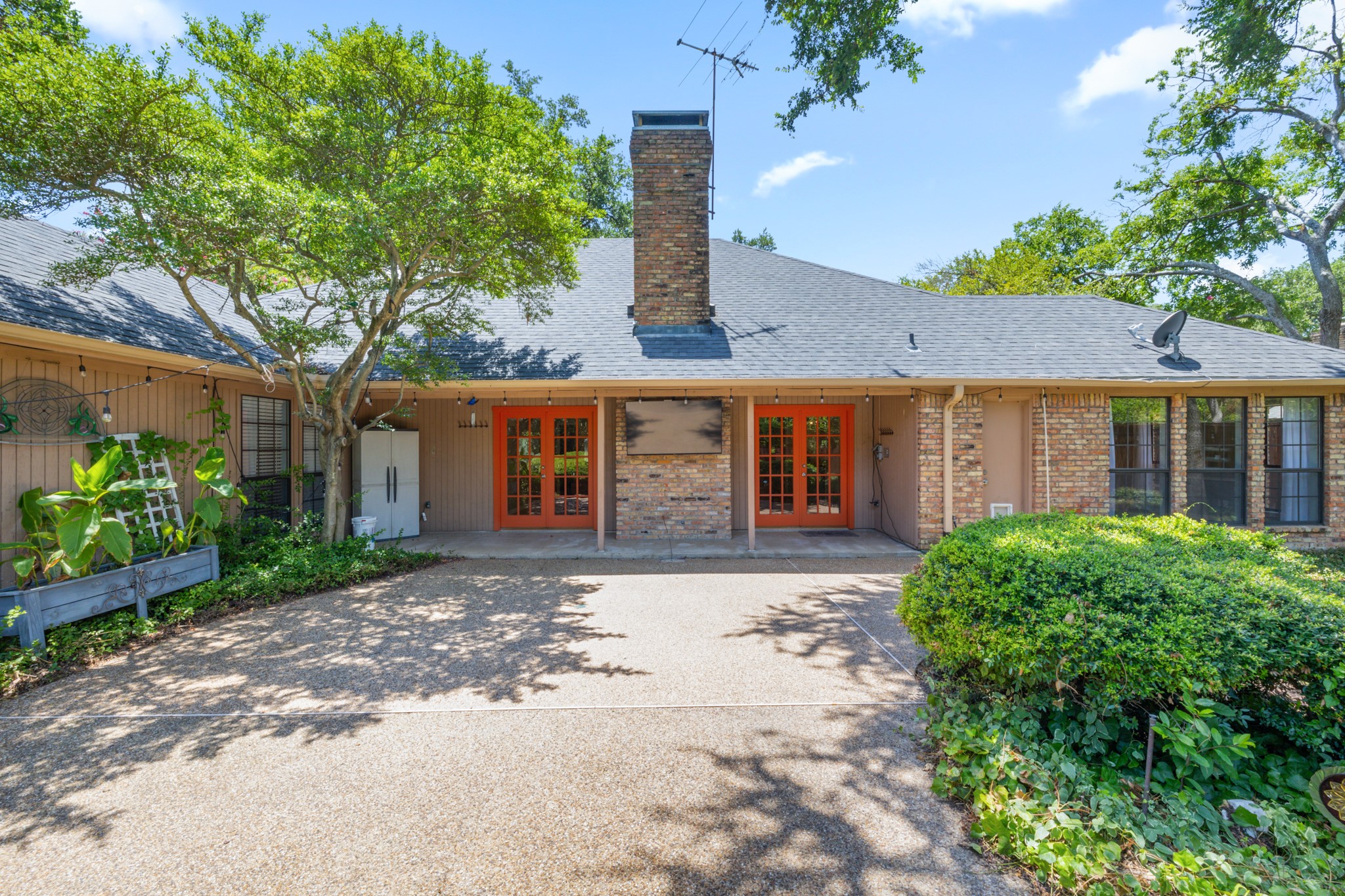 9923 Woodlake Drive