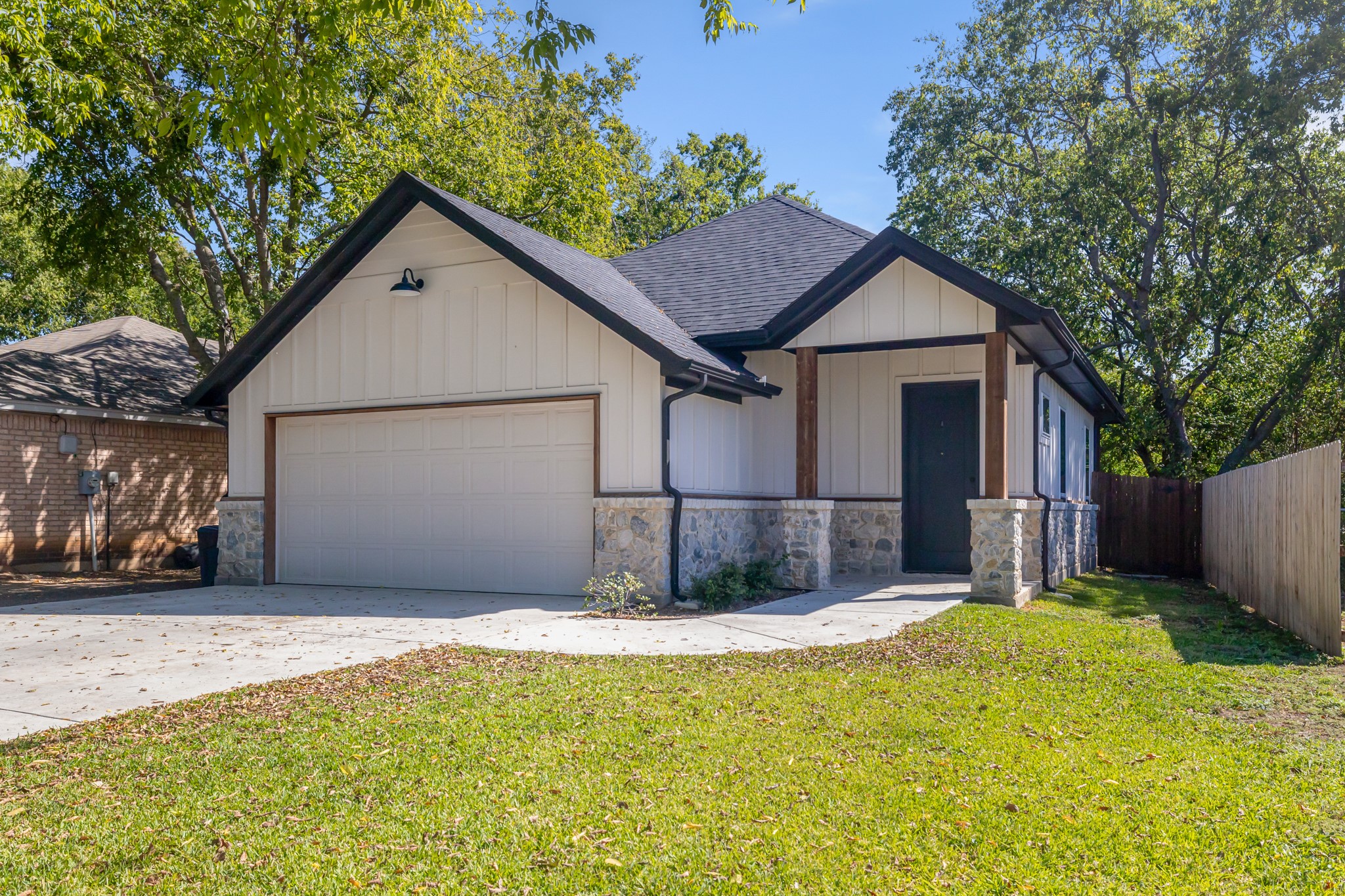 400 Leuty Street