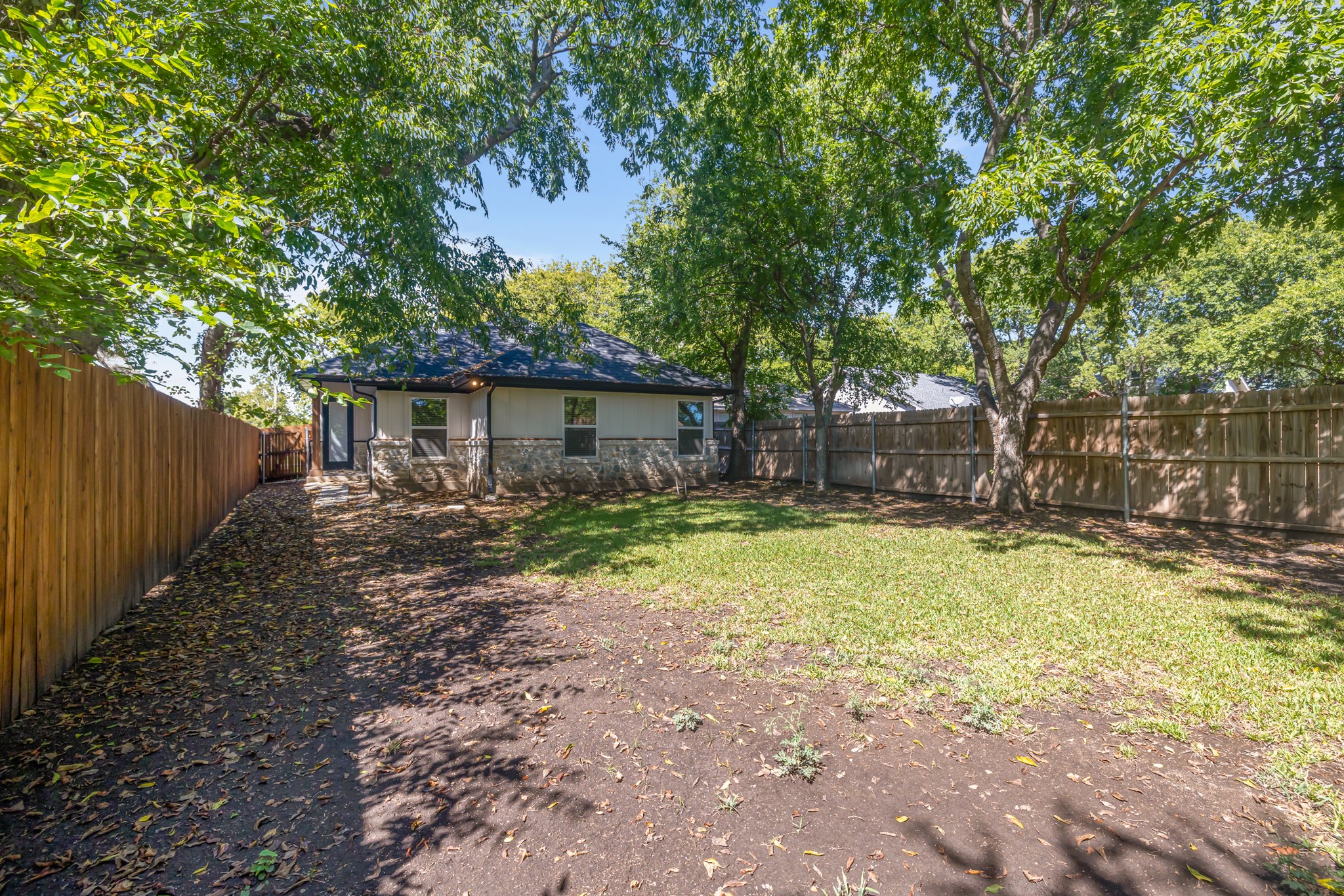400 Leuty Street