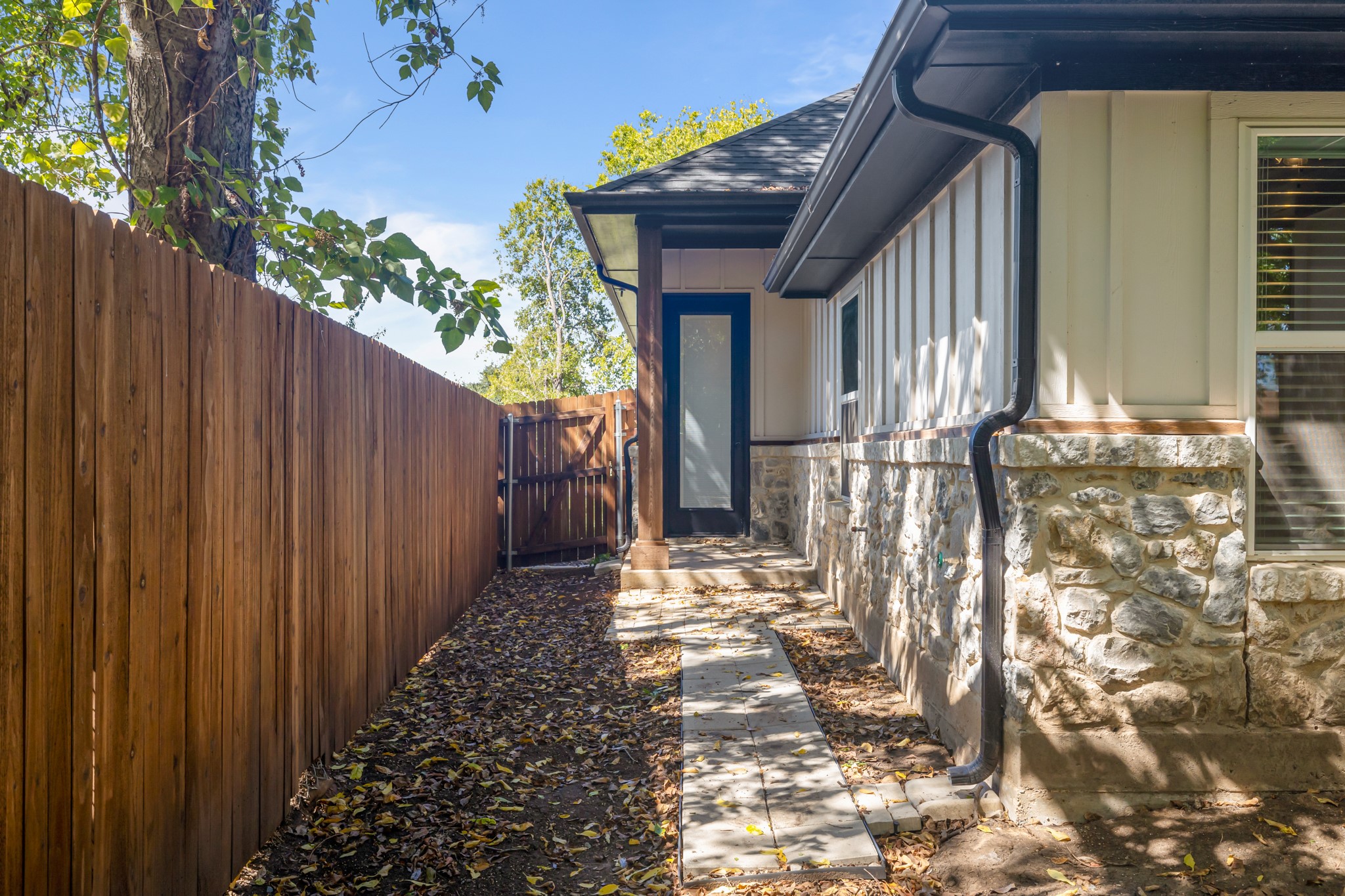 400 Leuty Street