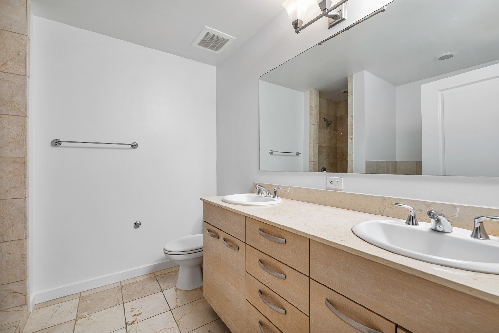 1200 Main Street 901