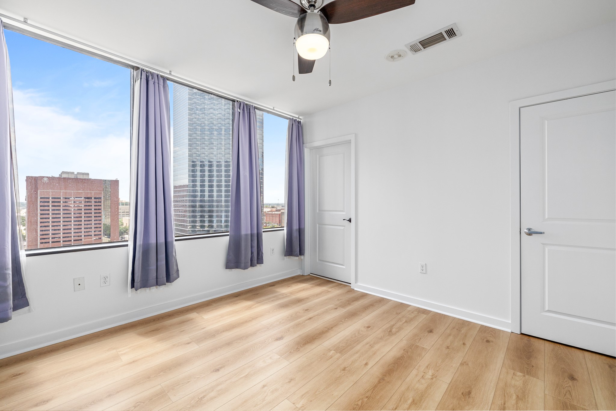 1200 Main Street 901