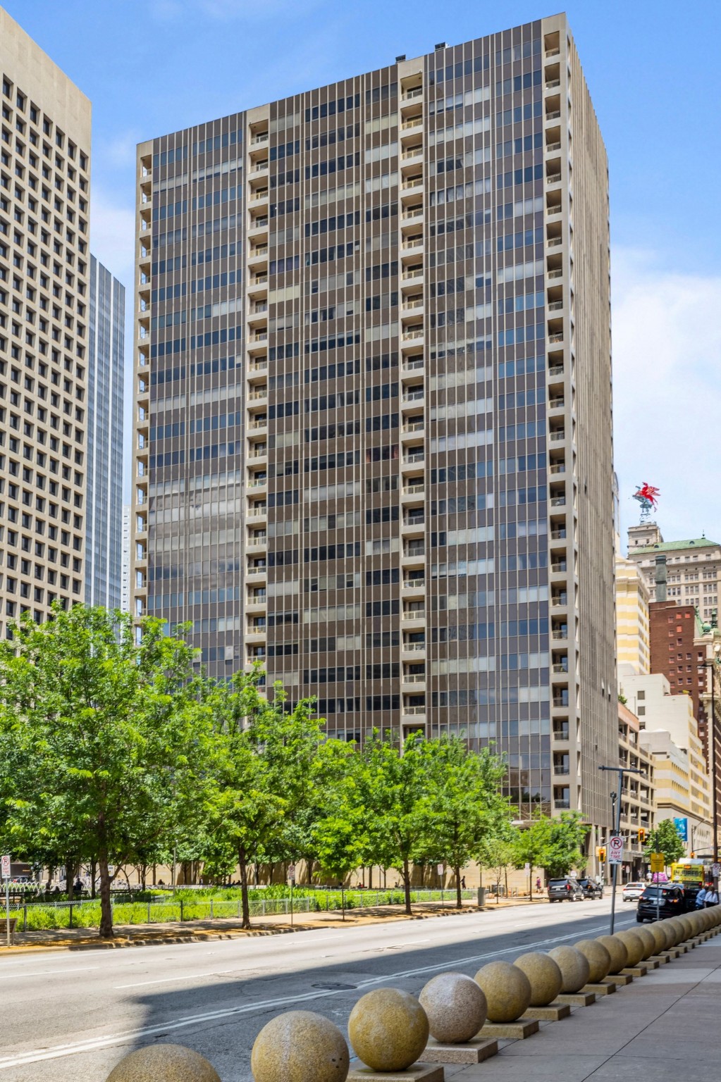 1200 Main Street 901