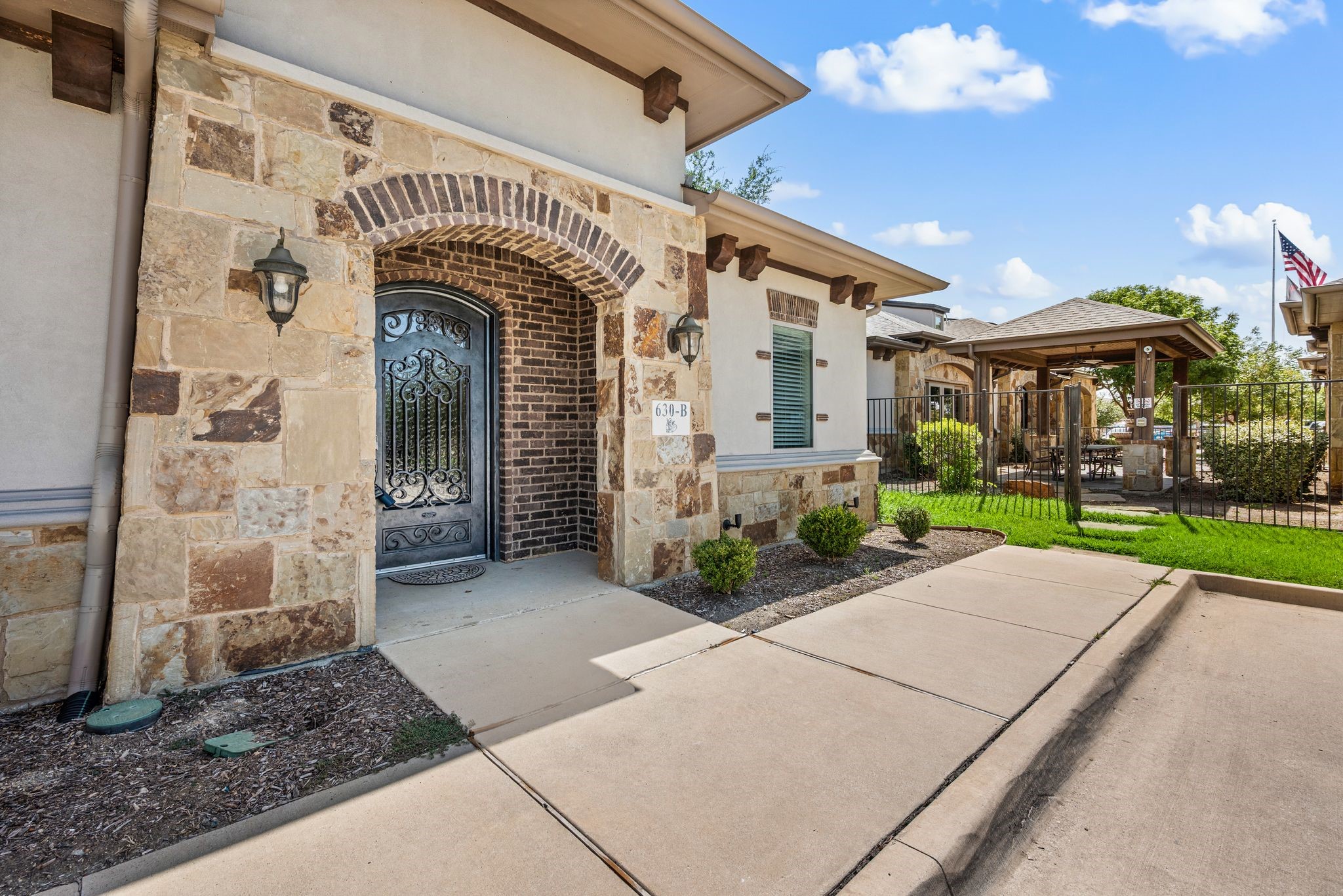 630 Stoneglen Drive B