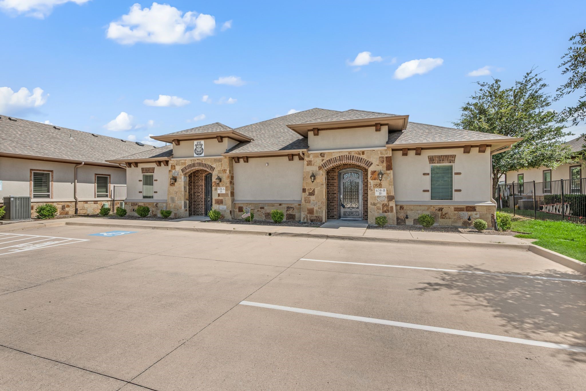 630 Stoneglen Drive B