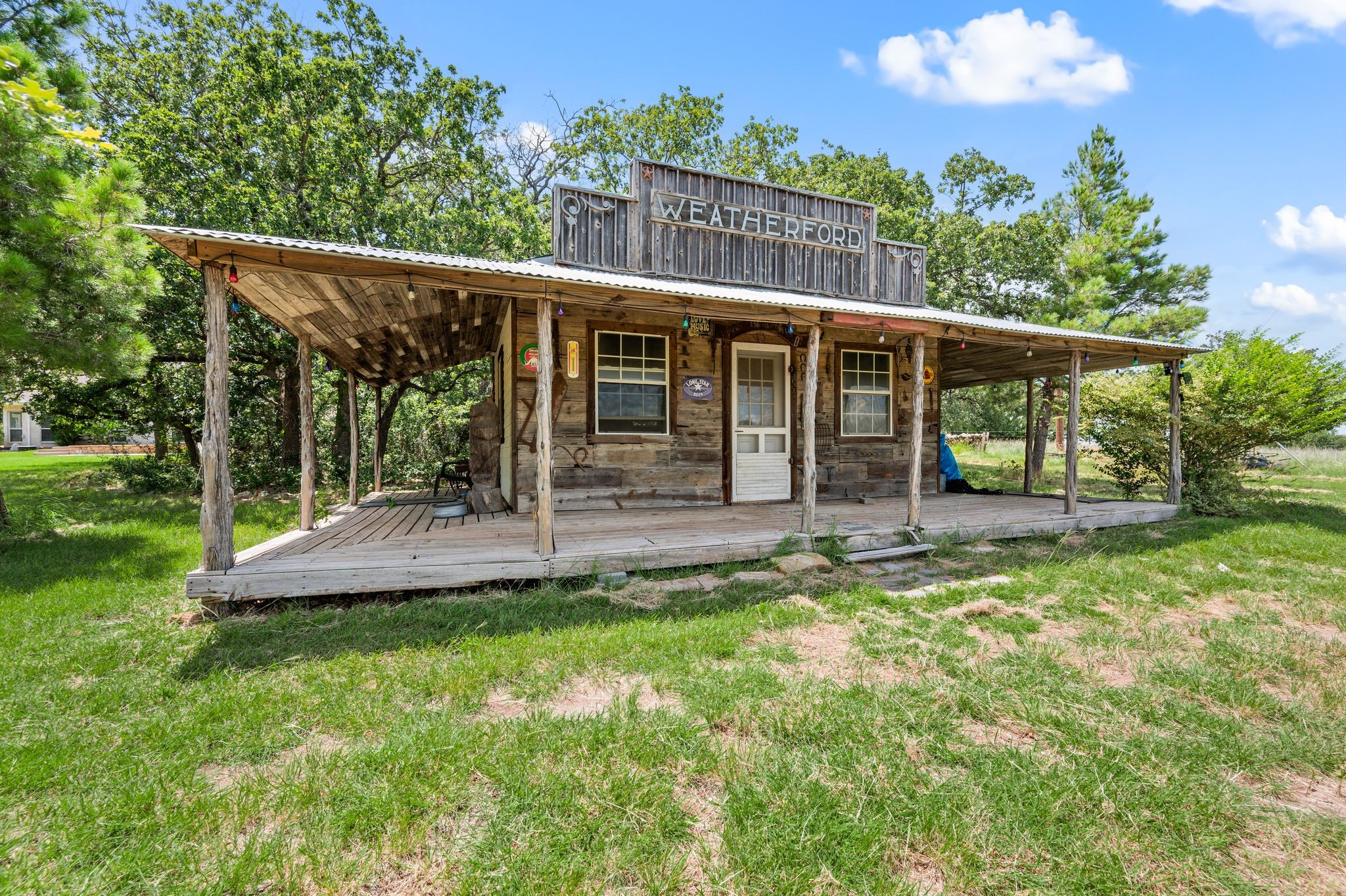 1833 Central Road