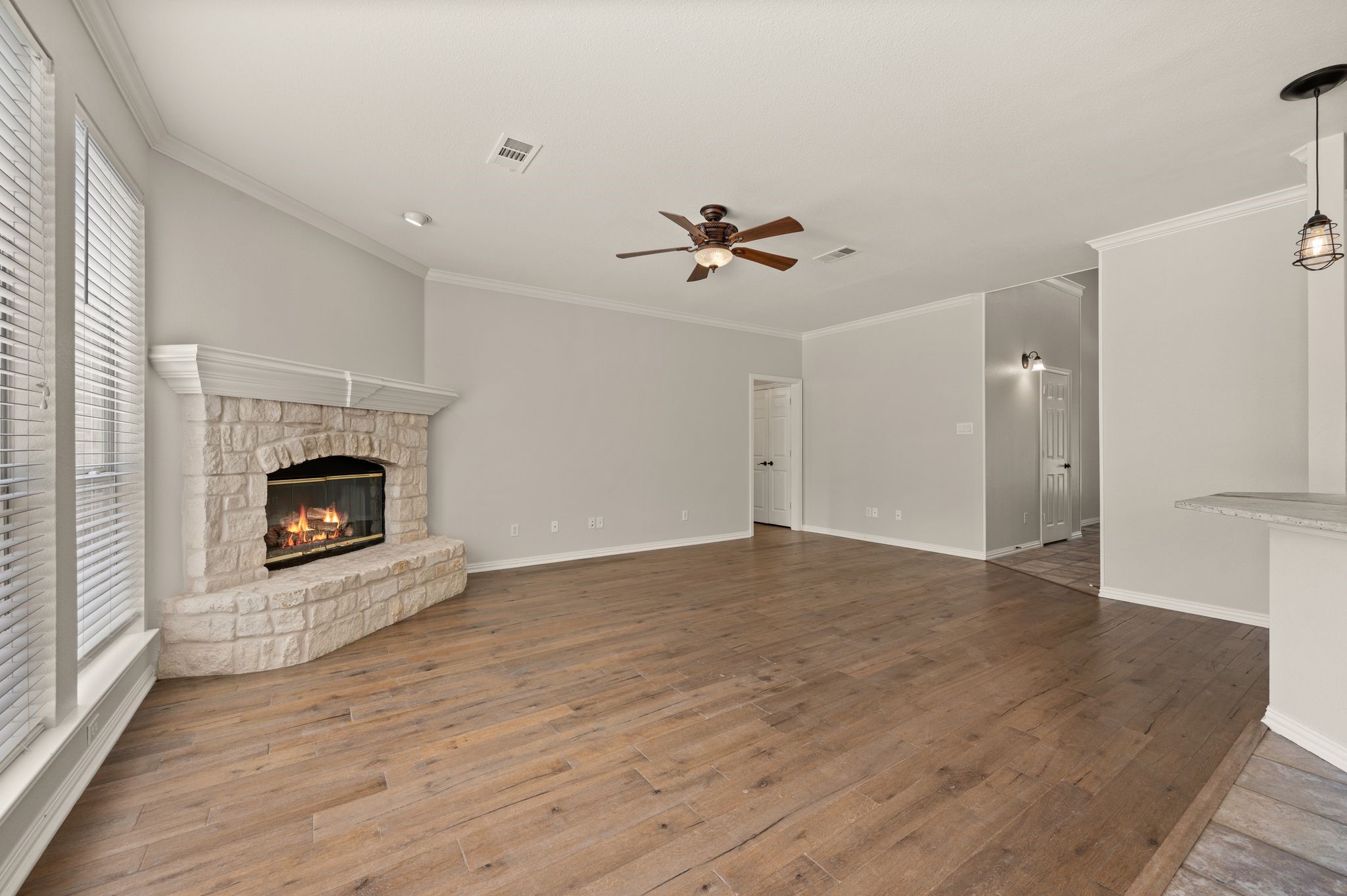 1833 Central Road