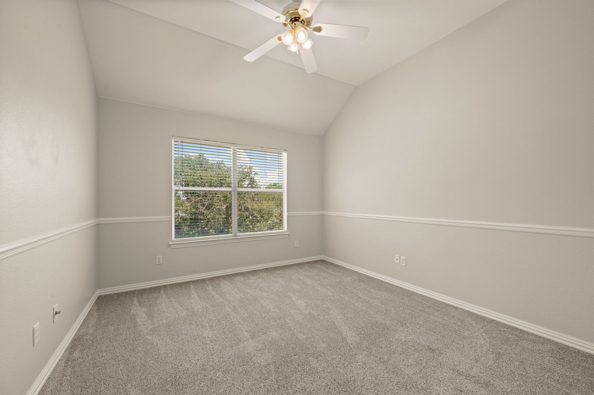 1833 Central Road