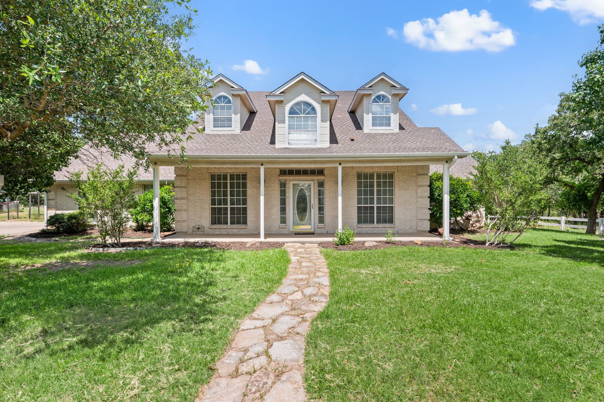 1833 Central Road