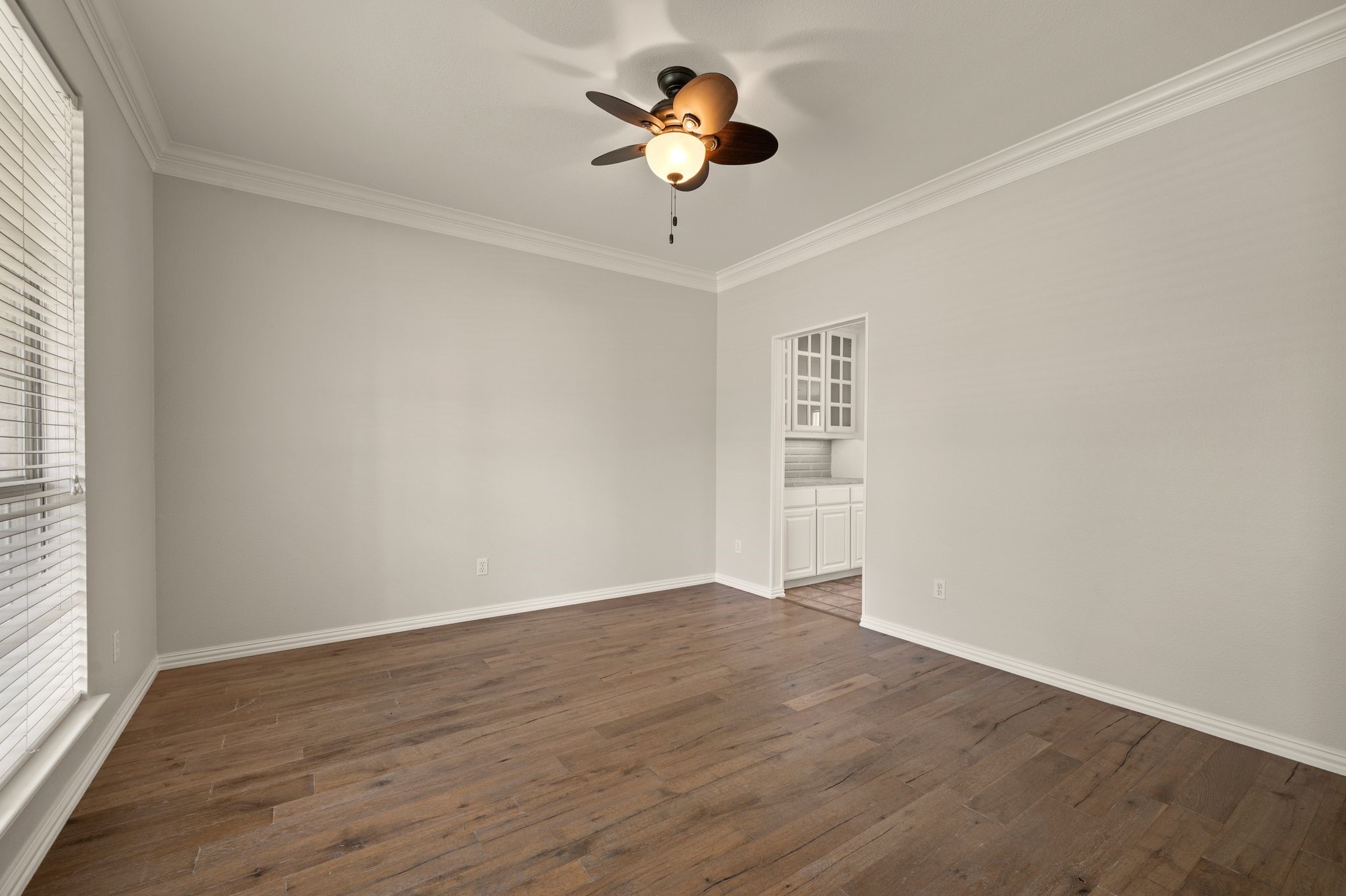 1833 Central Road