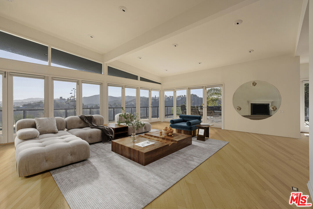 1047 Somera Rd
