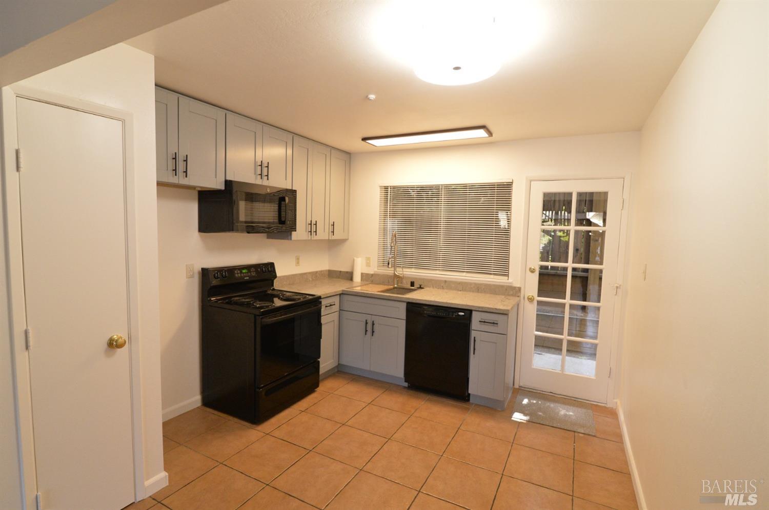 436 North St #11