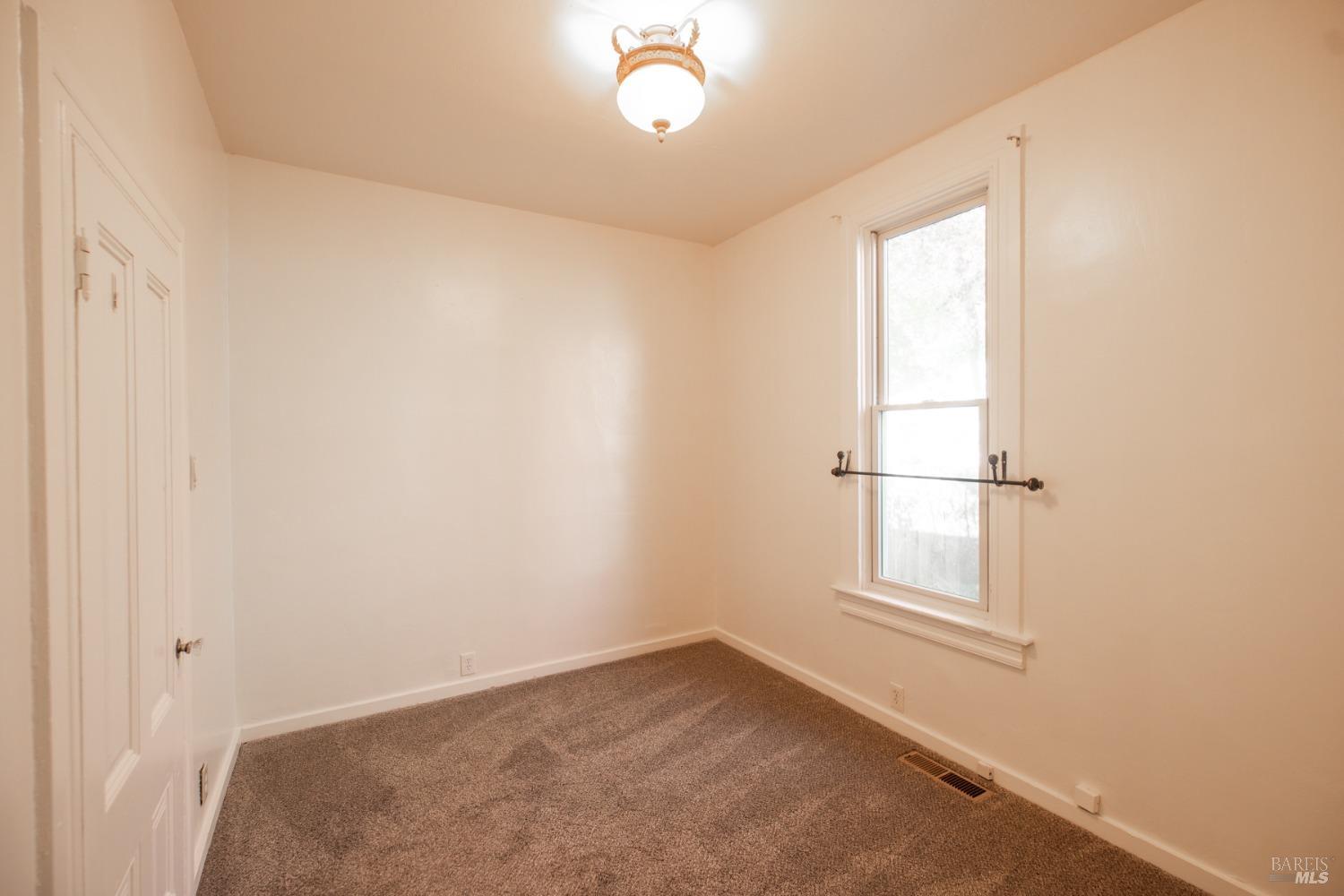 405 N Cloverdale Blvd