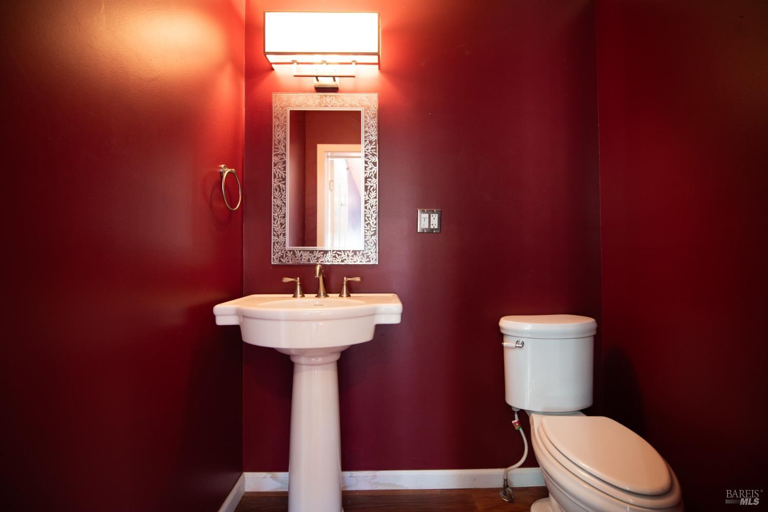 405 N Cloverdale Blvd