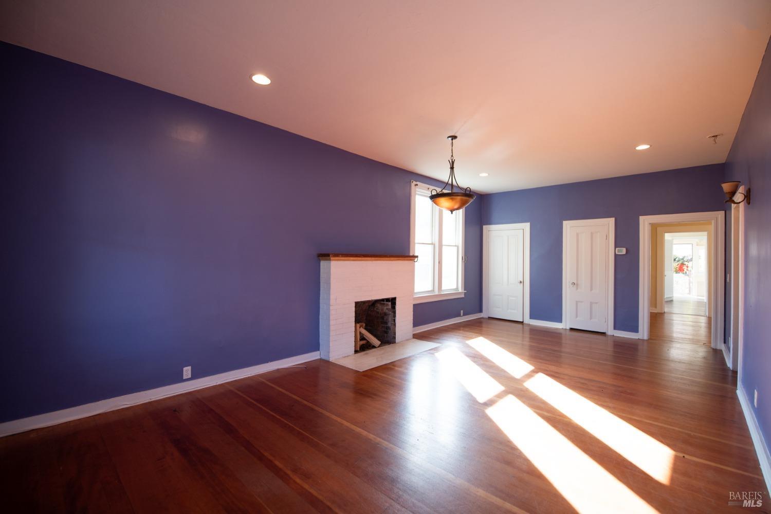 405 N Cloverdale Blvd