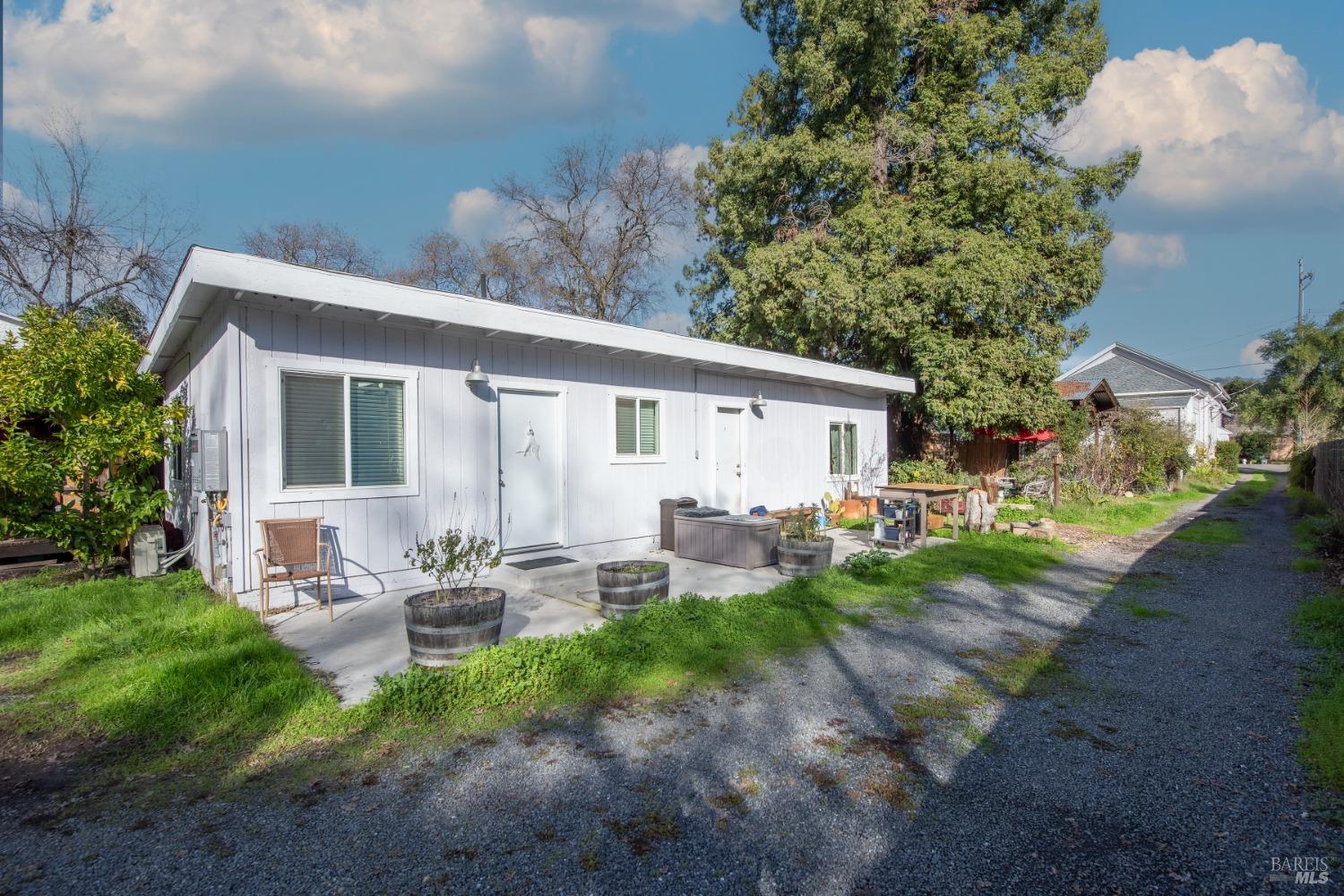 405 N Cloverdale Blvd