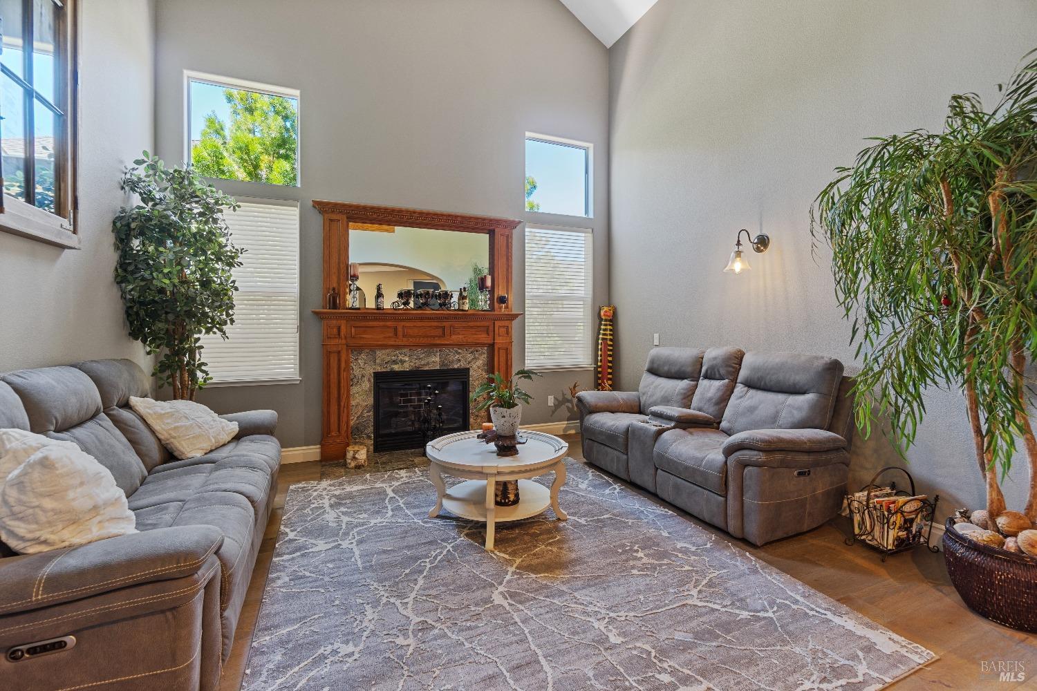 5894 Mountain Hawk Dr