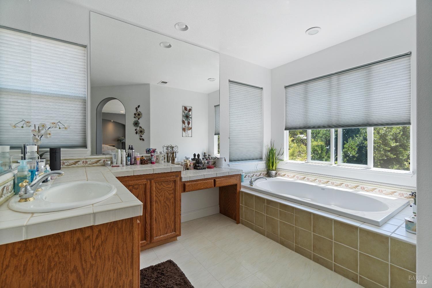 5894 Mountain Hawk Dr