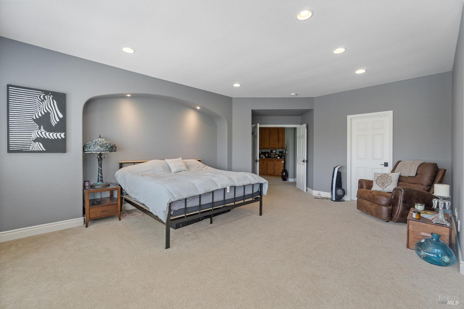 5894 Mountain Hawk Dr