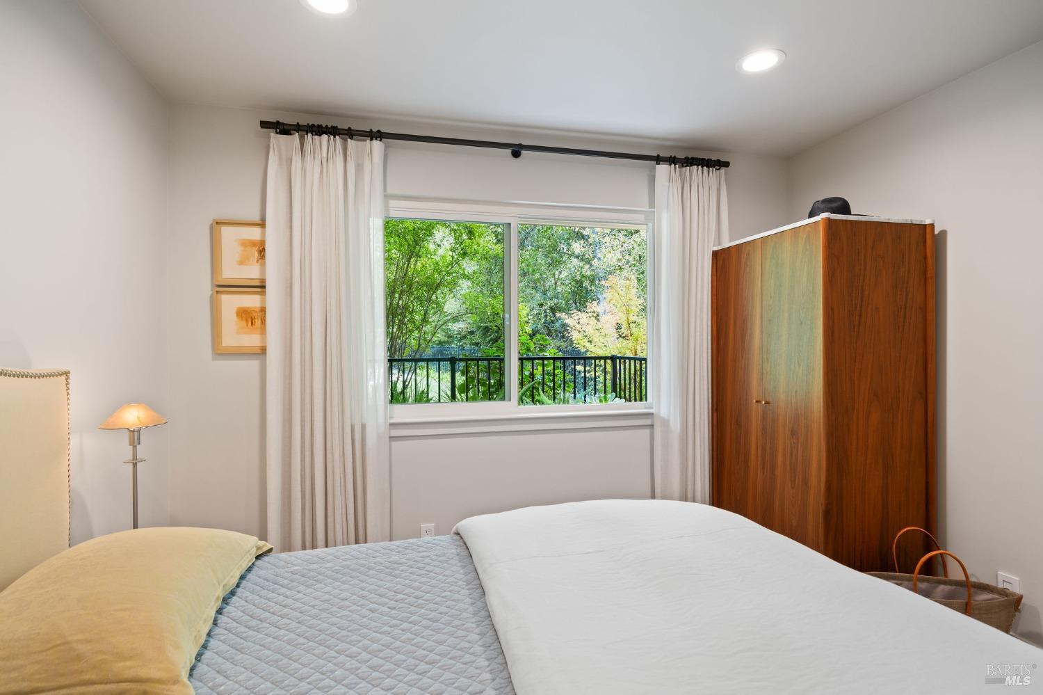 202 Foss Creek Cir #C