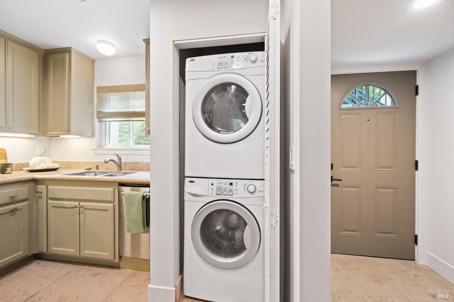 202 Foss Creek Cir #C