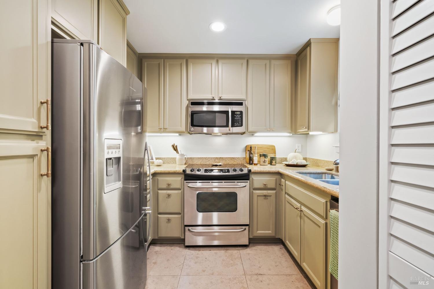 202 Foss Creek Cir #C