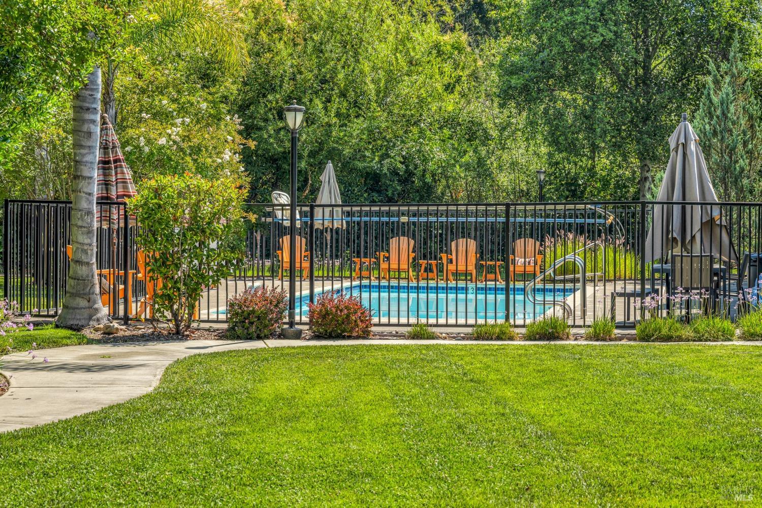 202 Foss Creek Cir #C