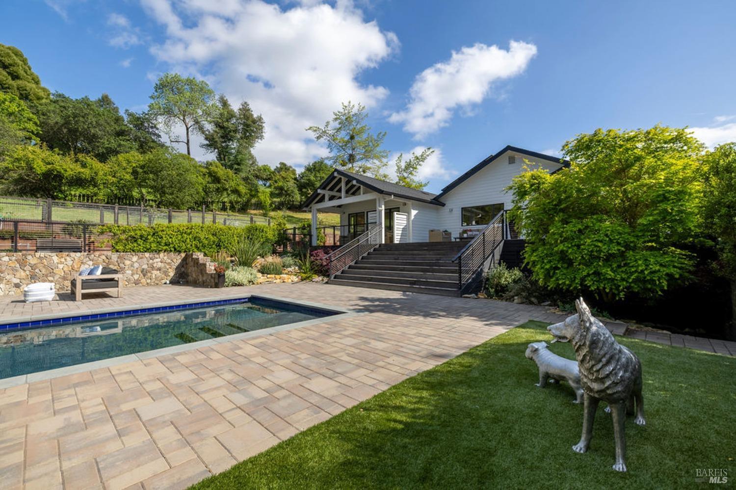 311 Burgundy Rd