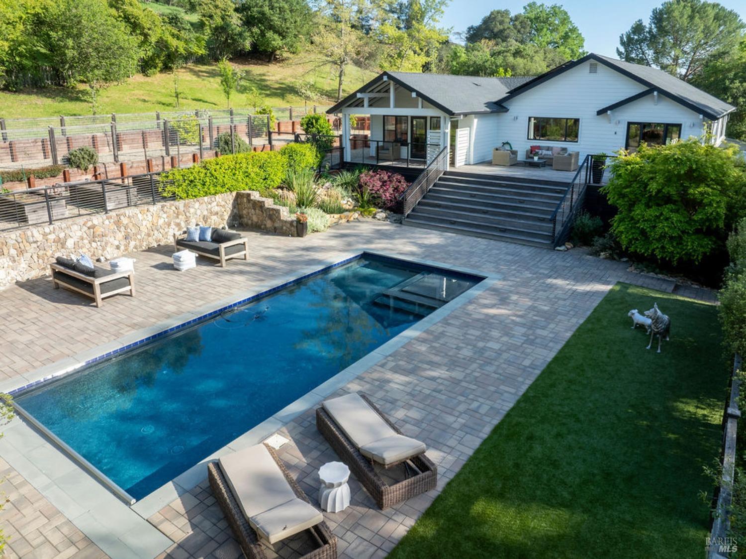 311 Burgundy Rd