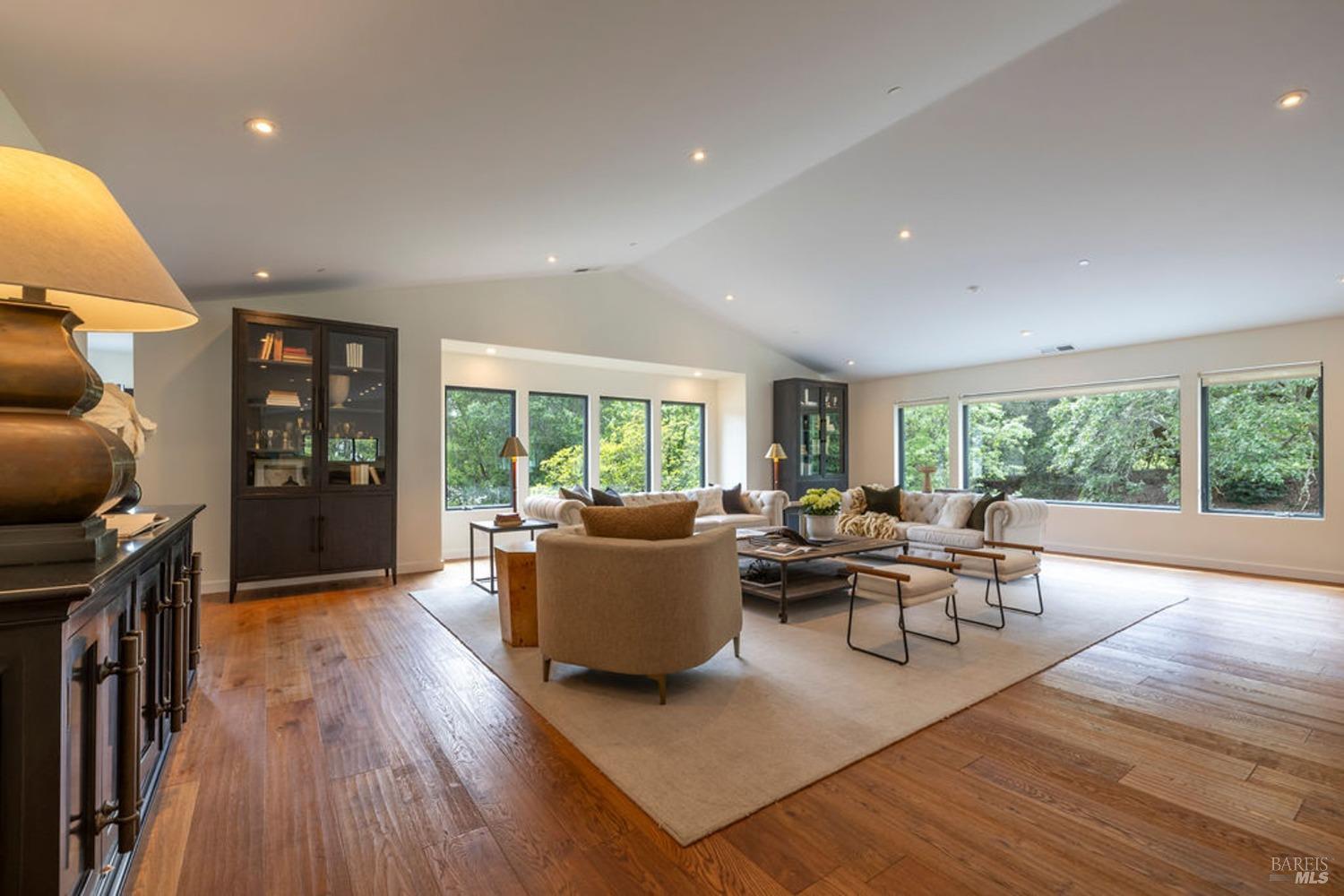 311 Burgundy Rd