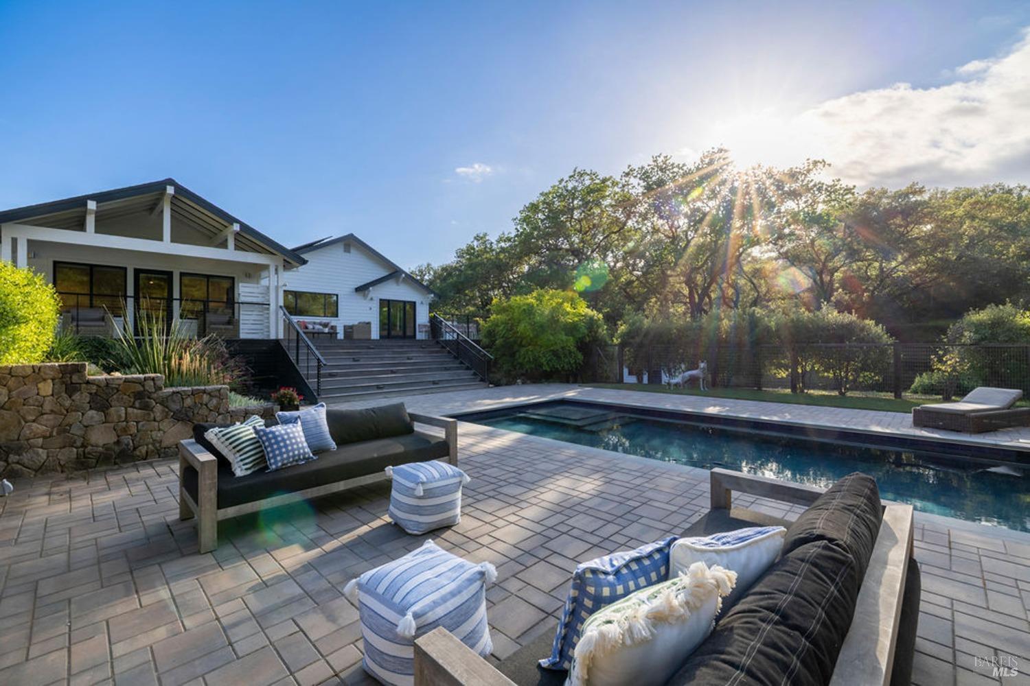 311 Burgundy Rd