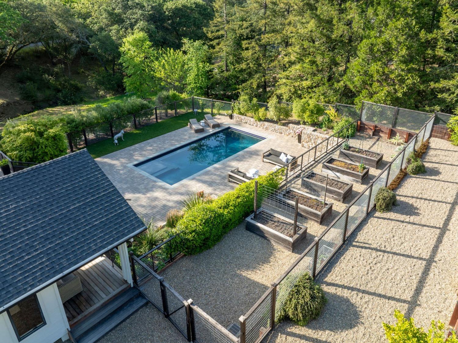 311 Burgundy Rd