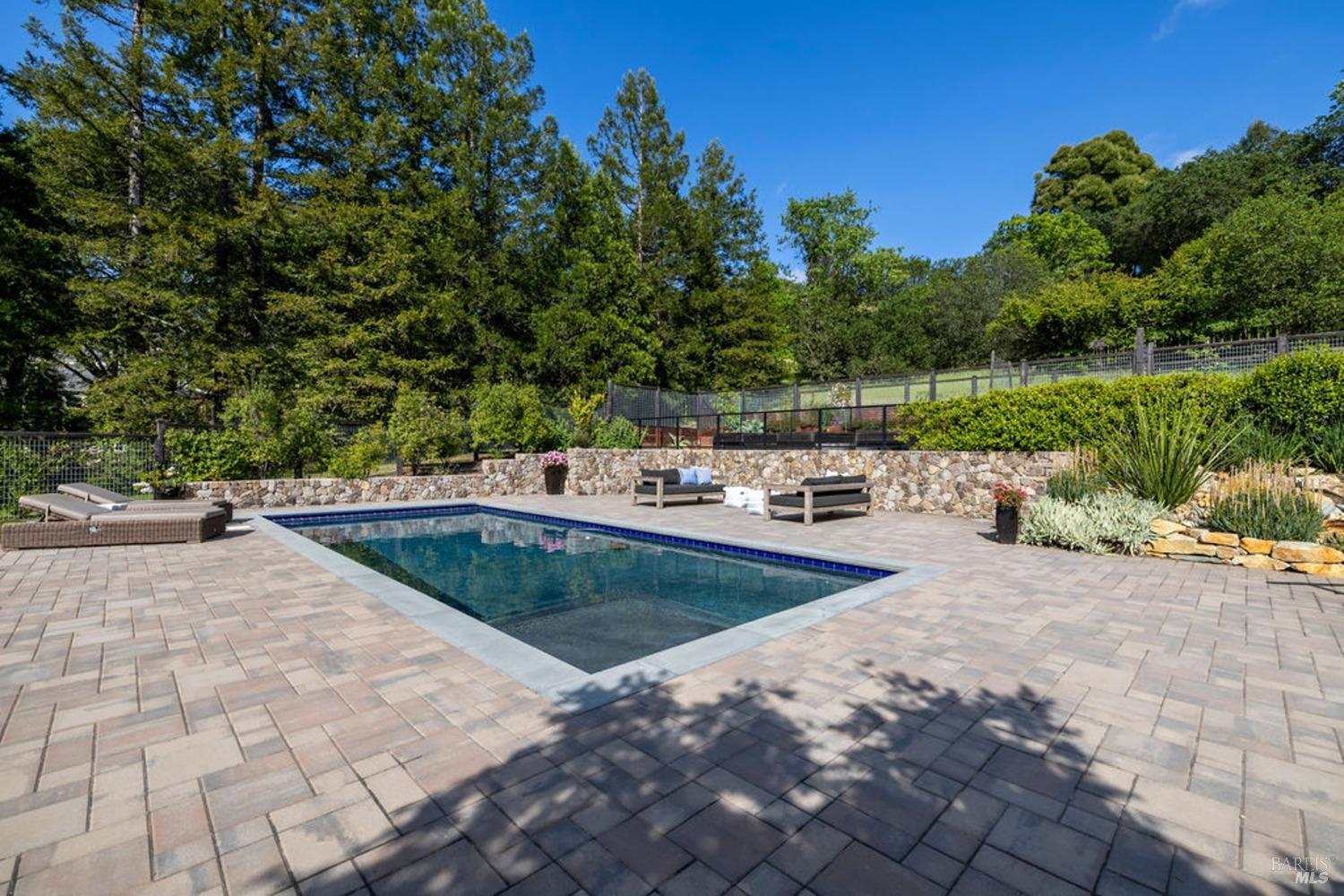 311 Burgundy Rd
