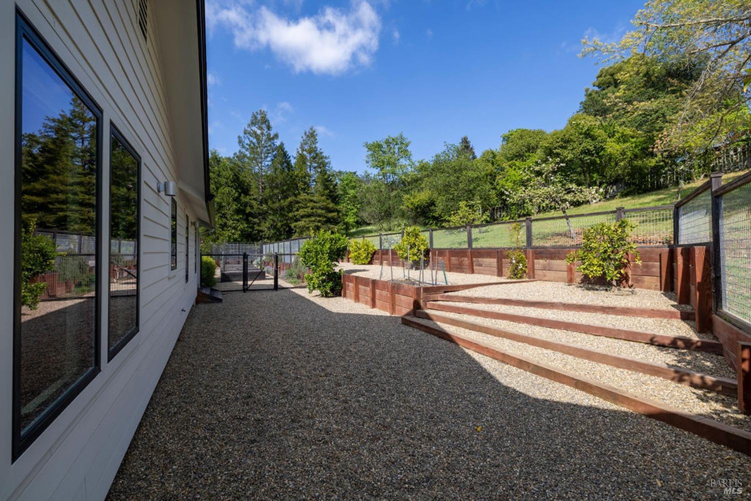 311 Burgundy Rd