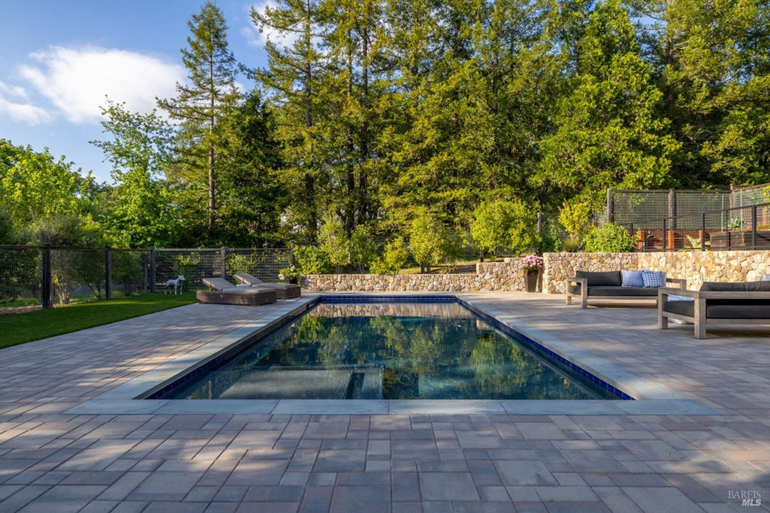 311 Burgundy Rd