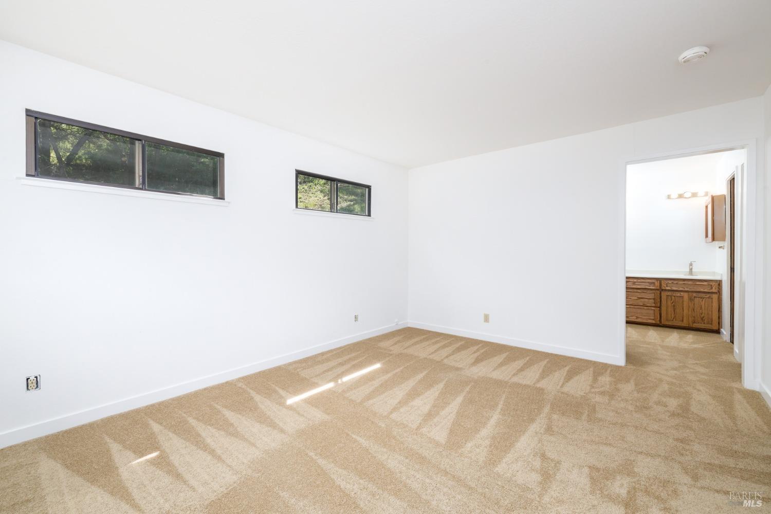 18 Meadow Ln