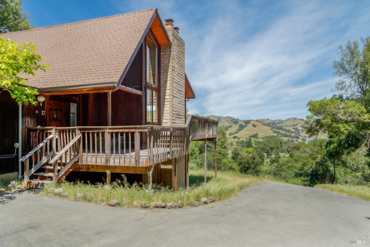 18 Meadow Ln