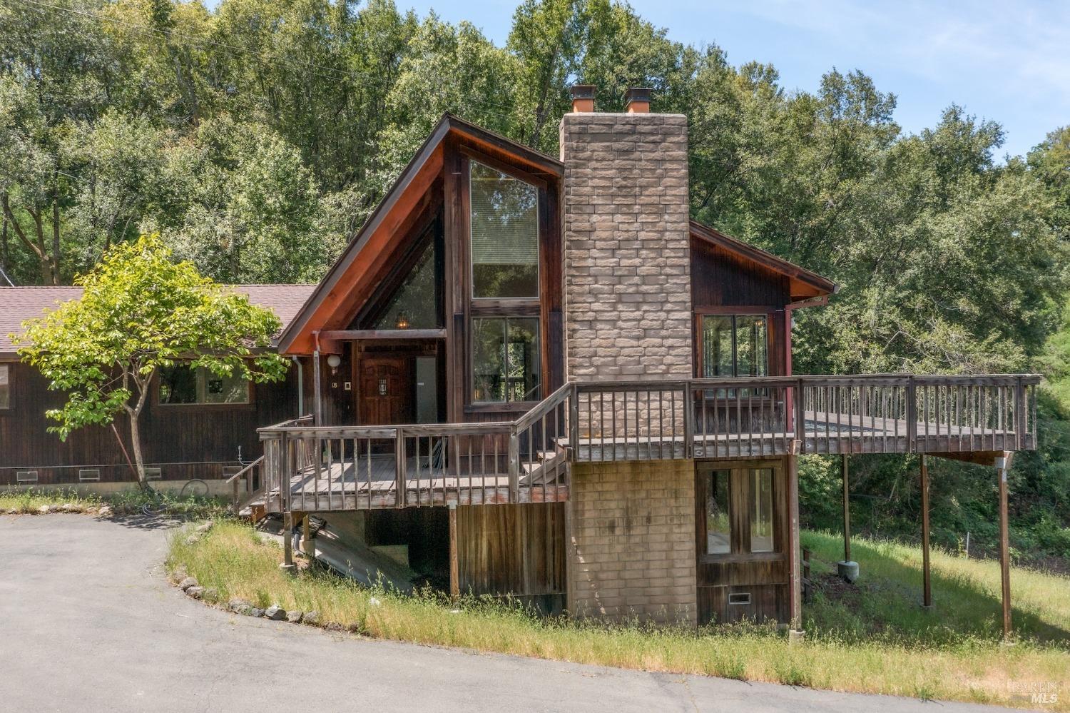18 Meadow Ln