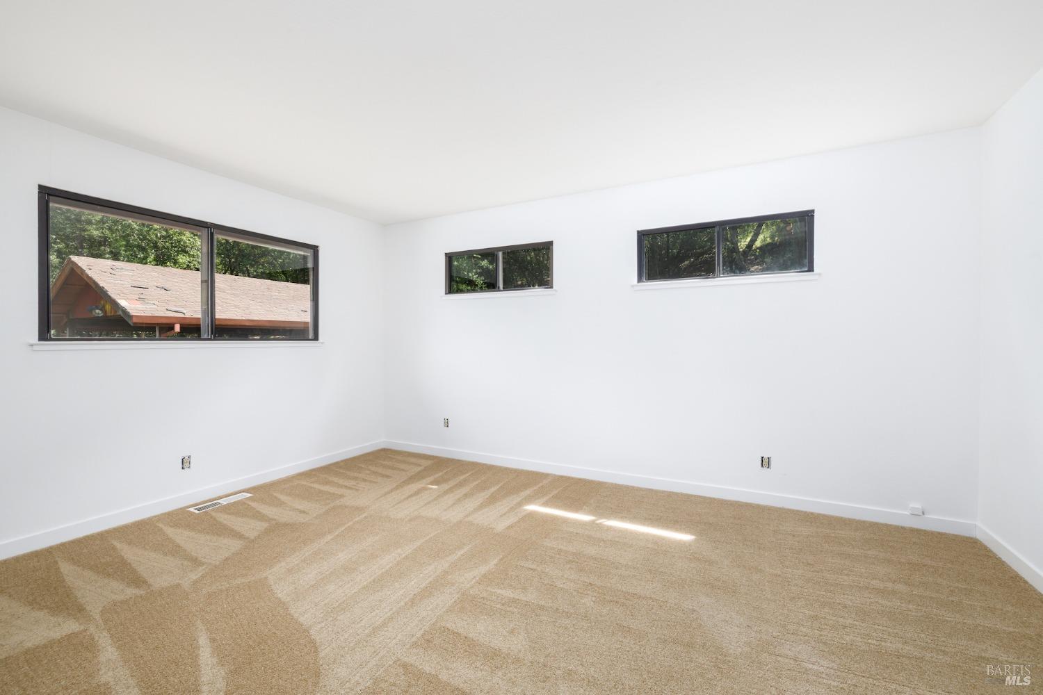 18 Meadow Ln
