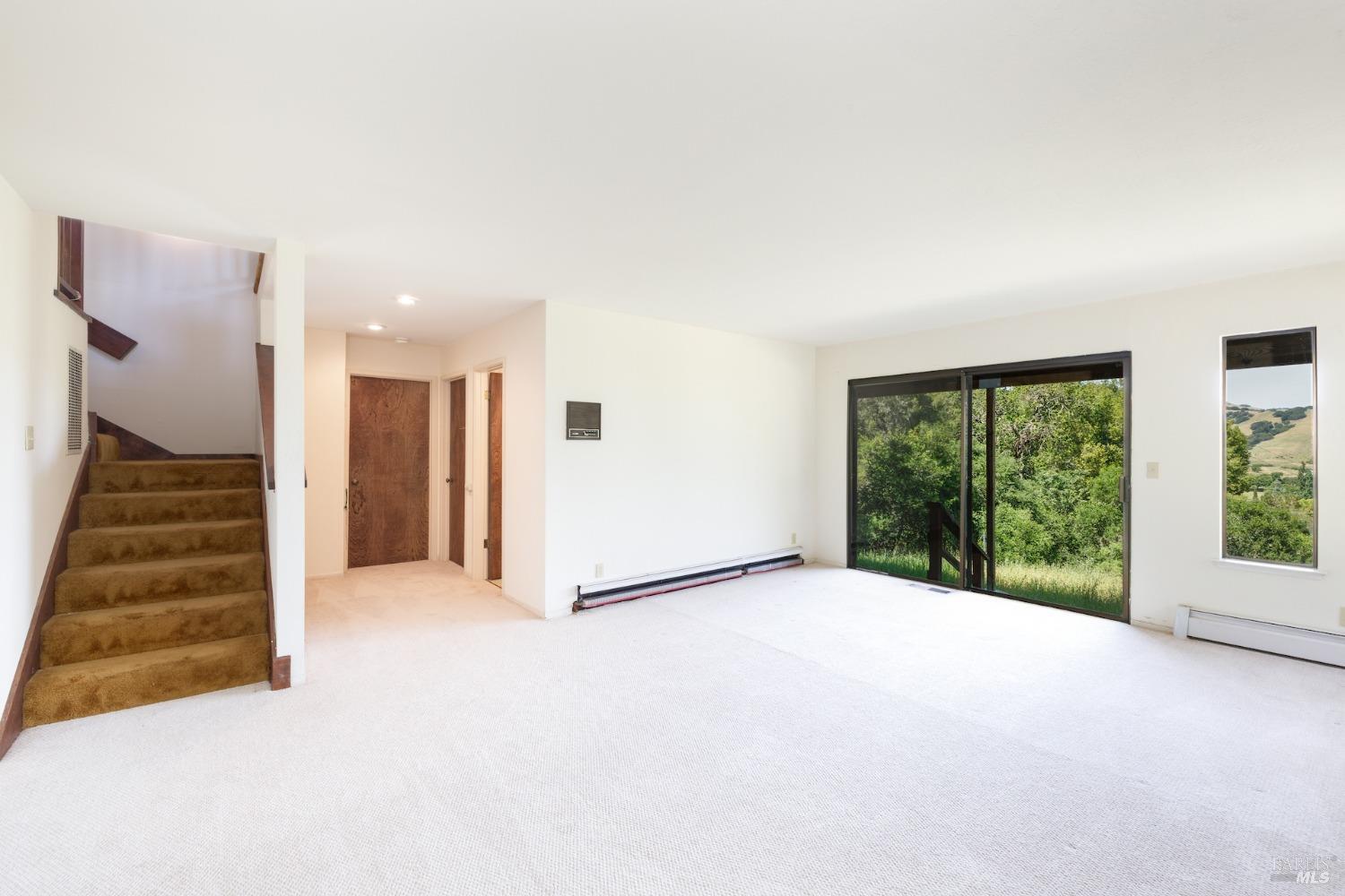 18 Meadow Ln
