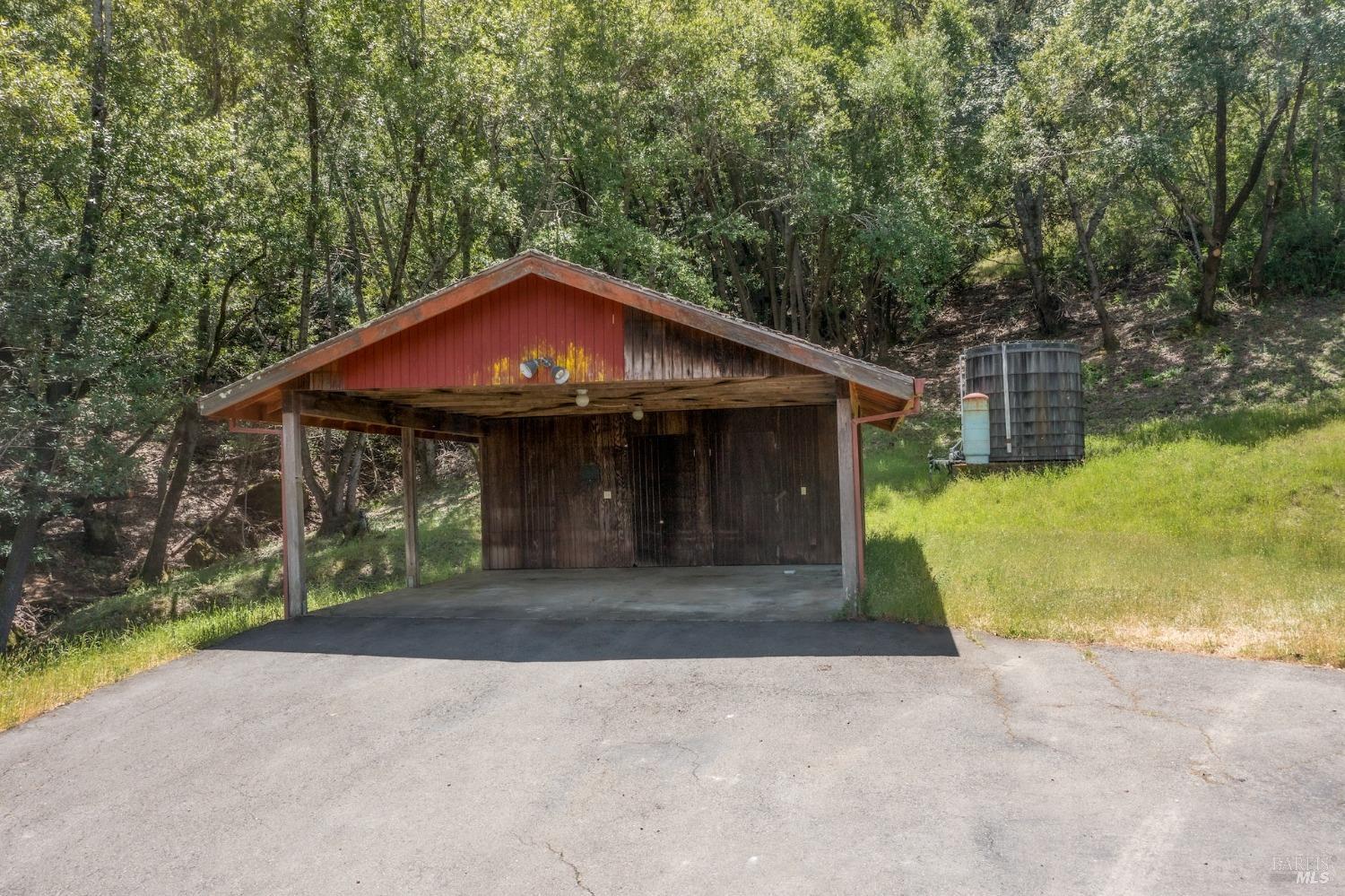 18 Meadow Ln