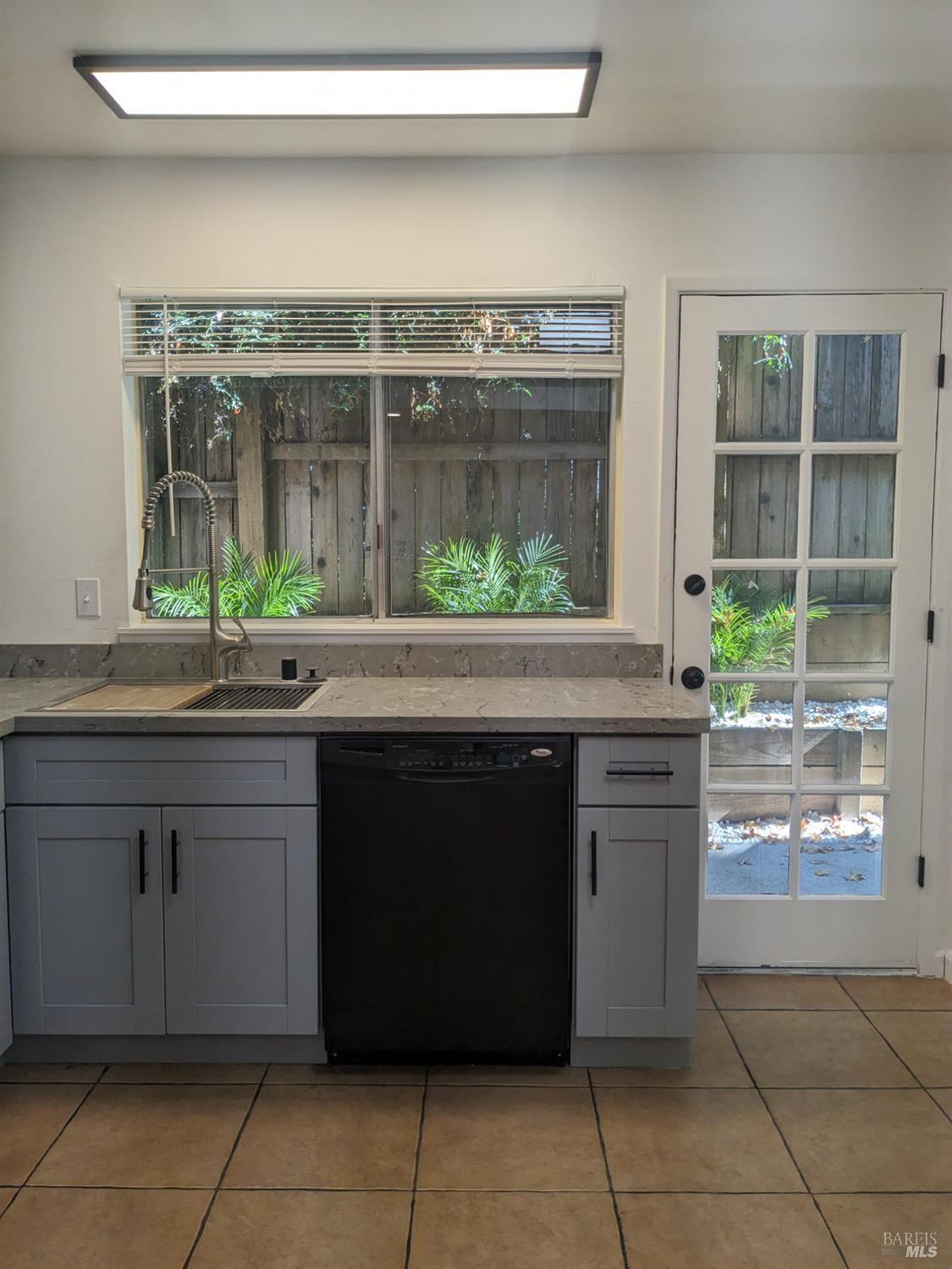 436 North St #11