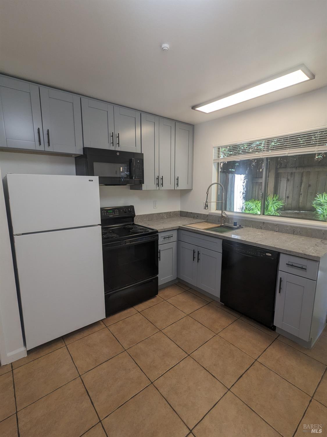436 North St #11