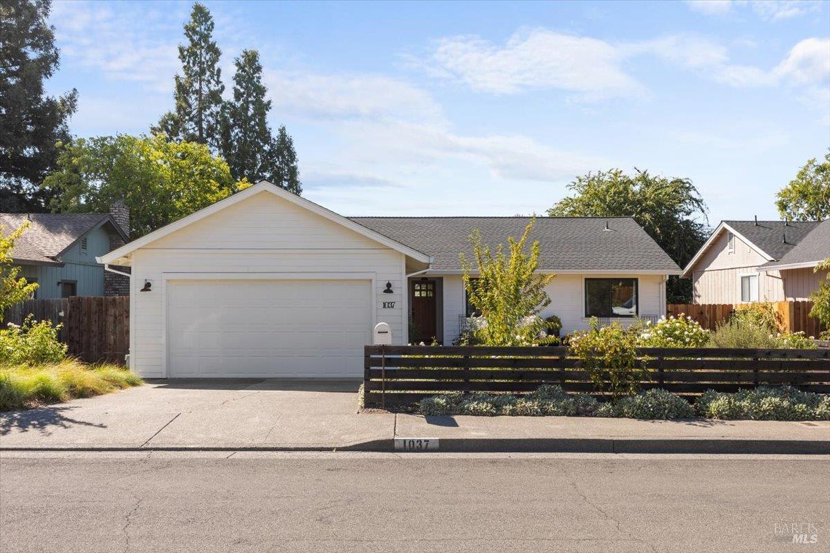 1037 Lupine Rd