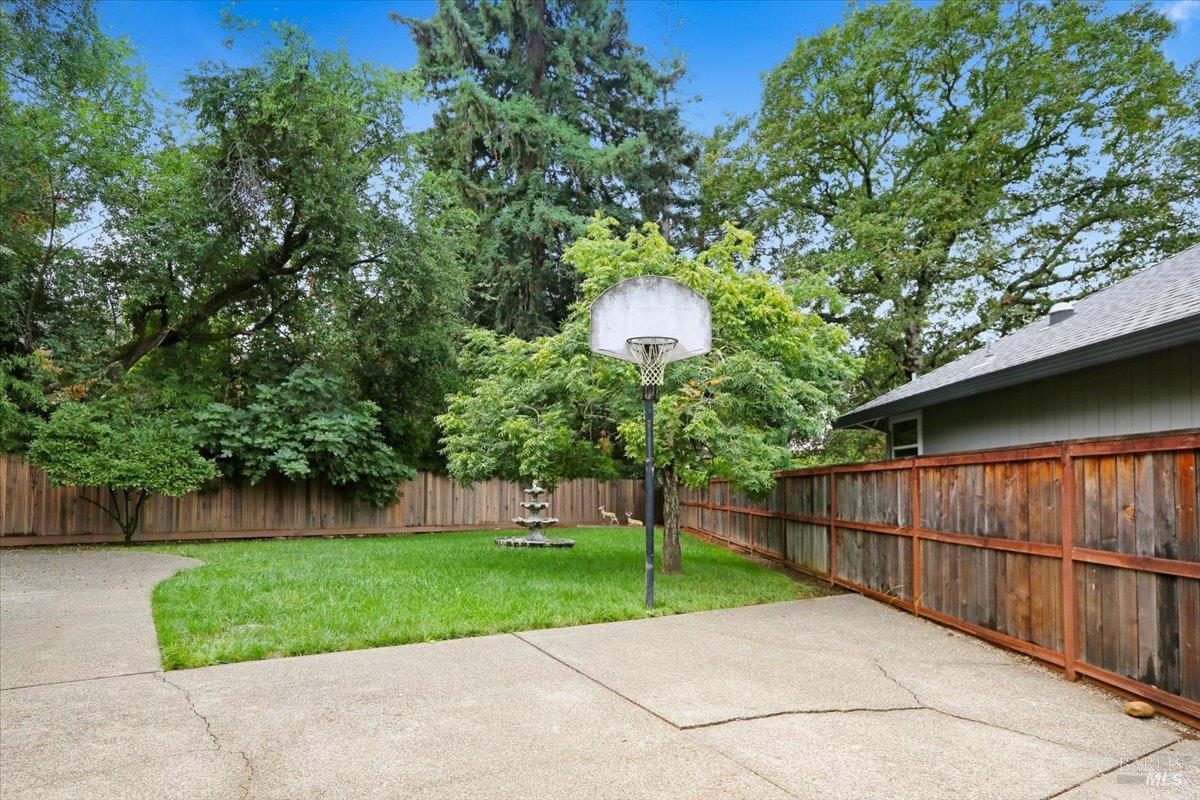 401 Fairway Court